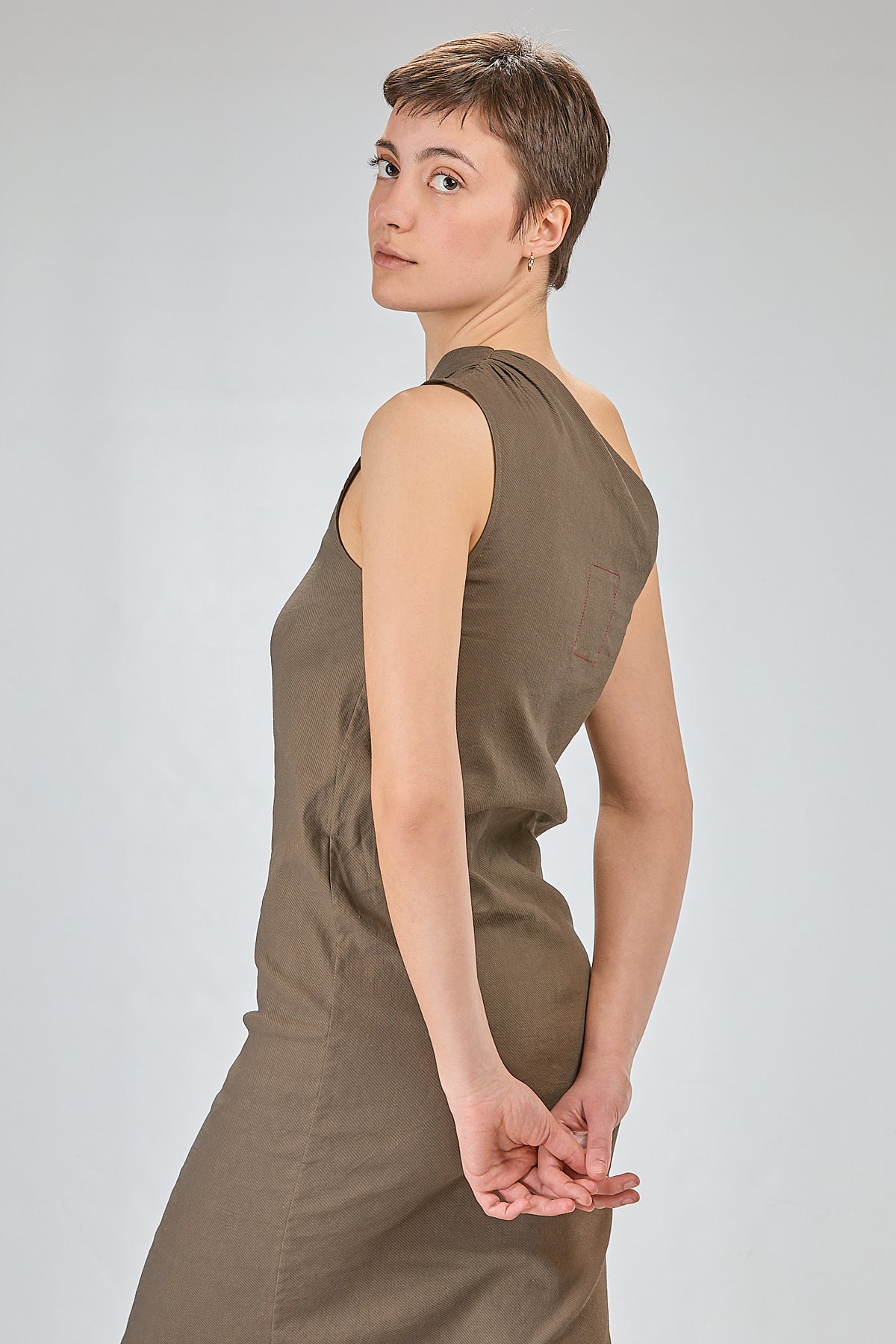 http://localhost:8180/imgBeestore/31844-1 A.jpg