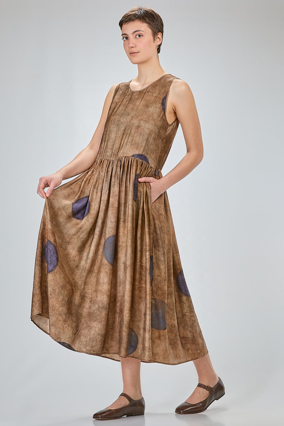 http://localhost:8180/imgBeestore/31838-1 A.jpg