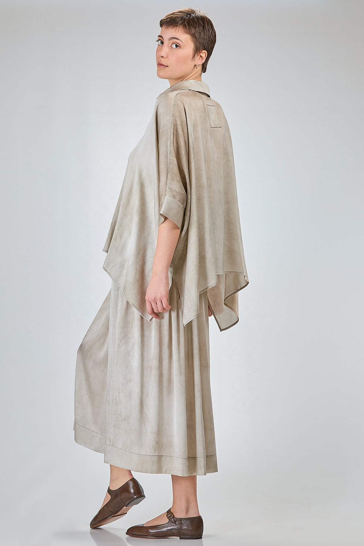 http://localhost:8180/imgBeestore/31841-1 A.jpg