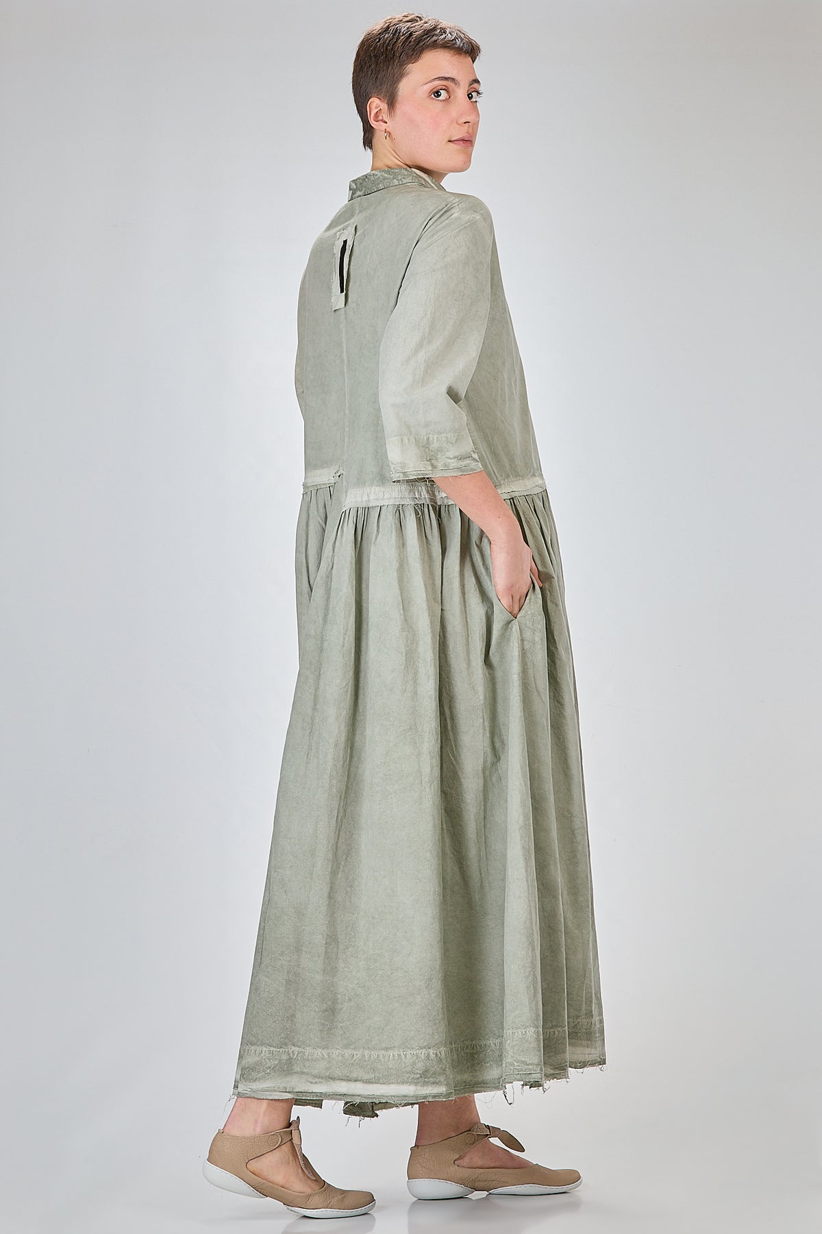 http://localhost:8180/imgBeestore/31817-1 A.jpg