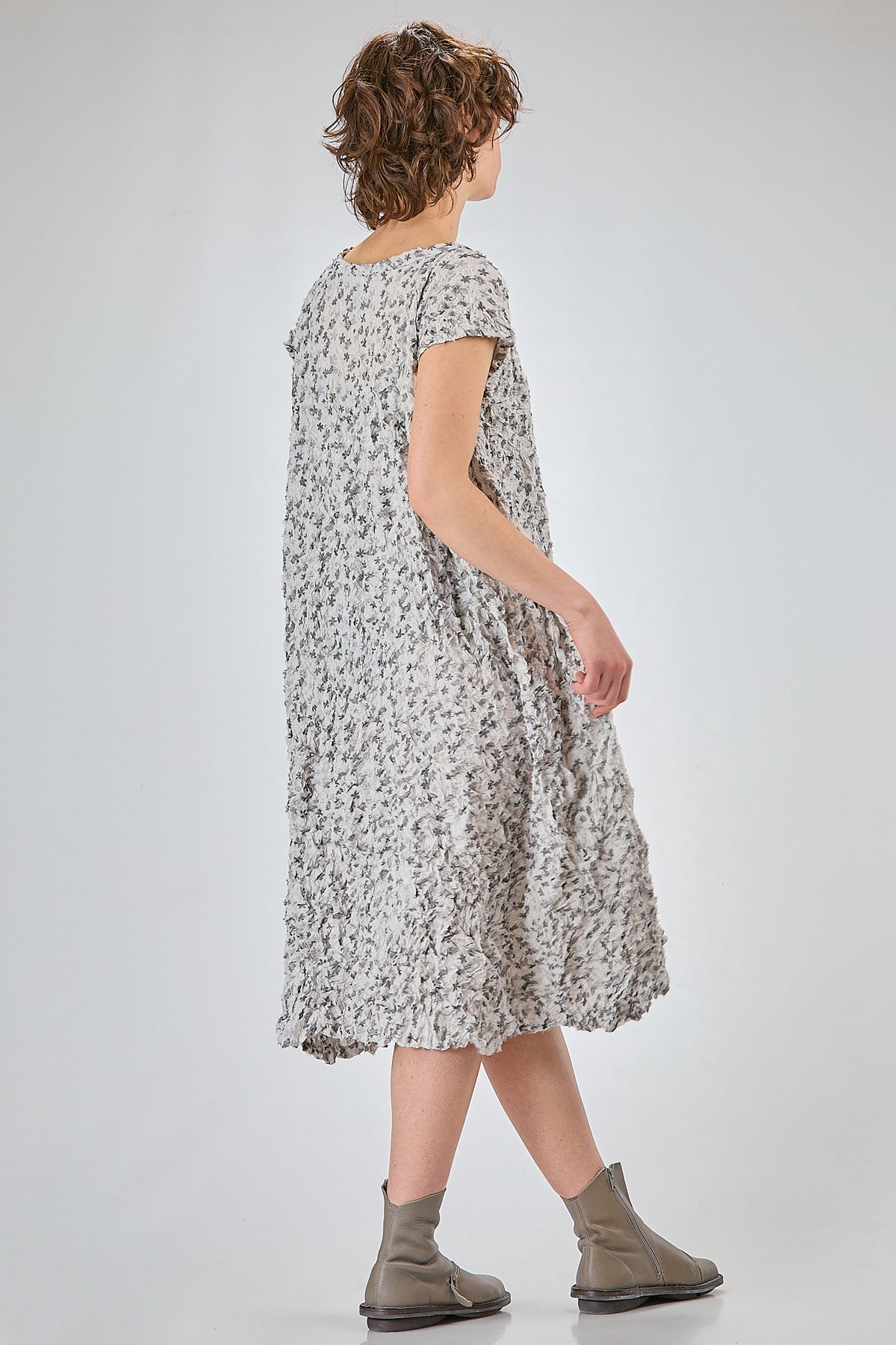 http://localhost:8180/imgBeestore/31822-1 A.jpg