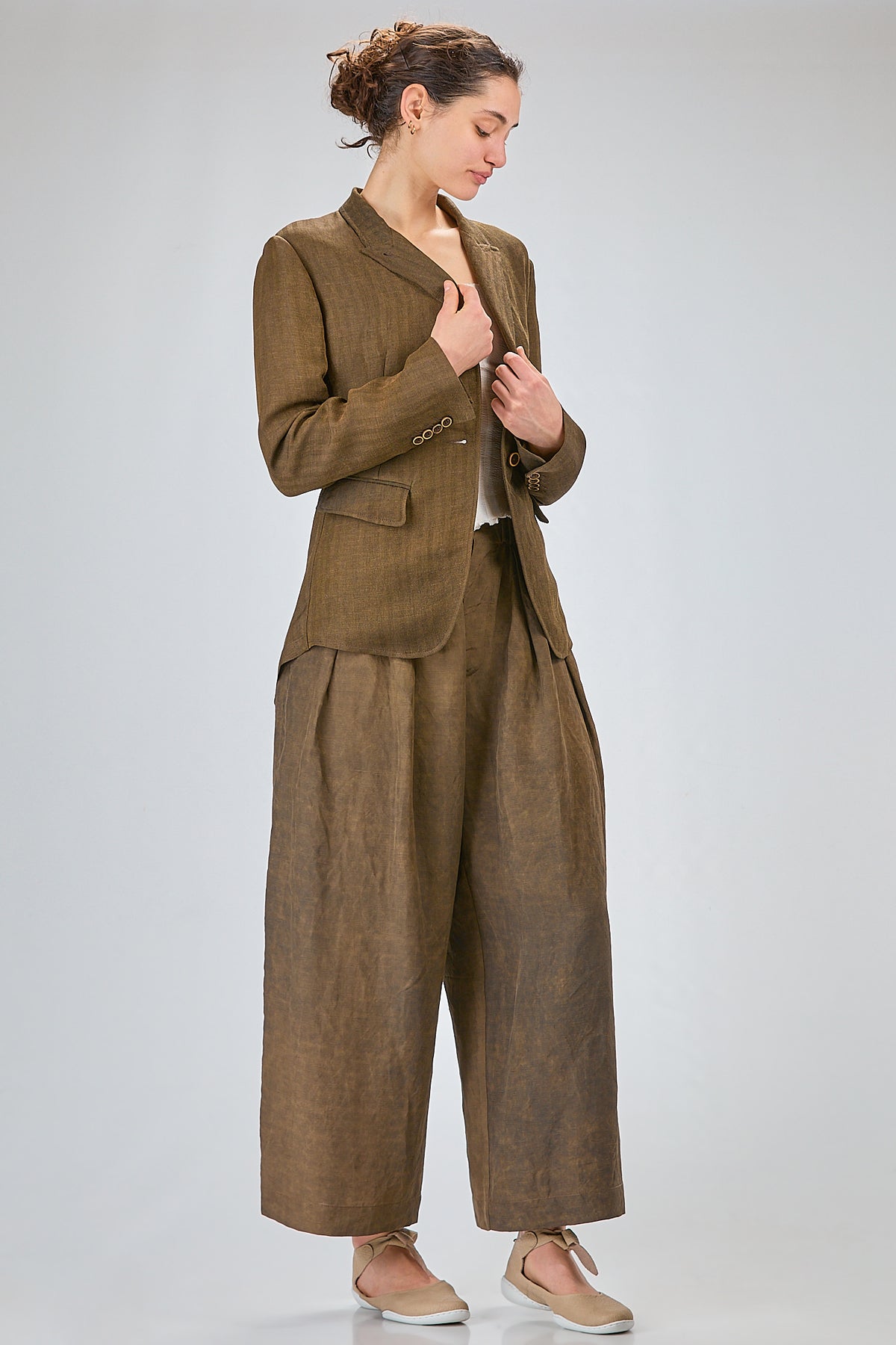 http://localhost:8180/imgBeestore/31843-1 A.jpg