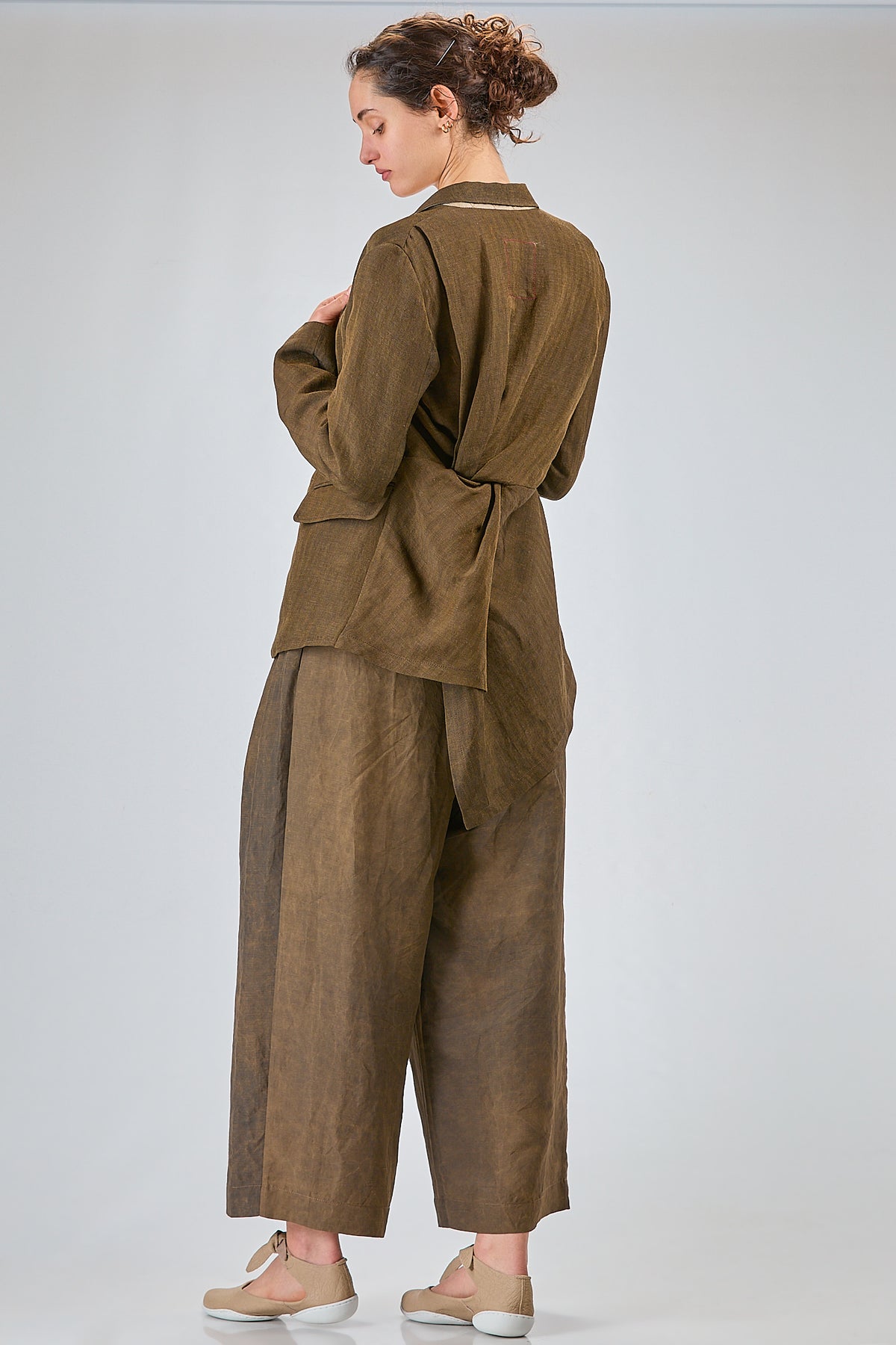 http://localhost:8180/imgBeestore/31843-1 A.jpg