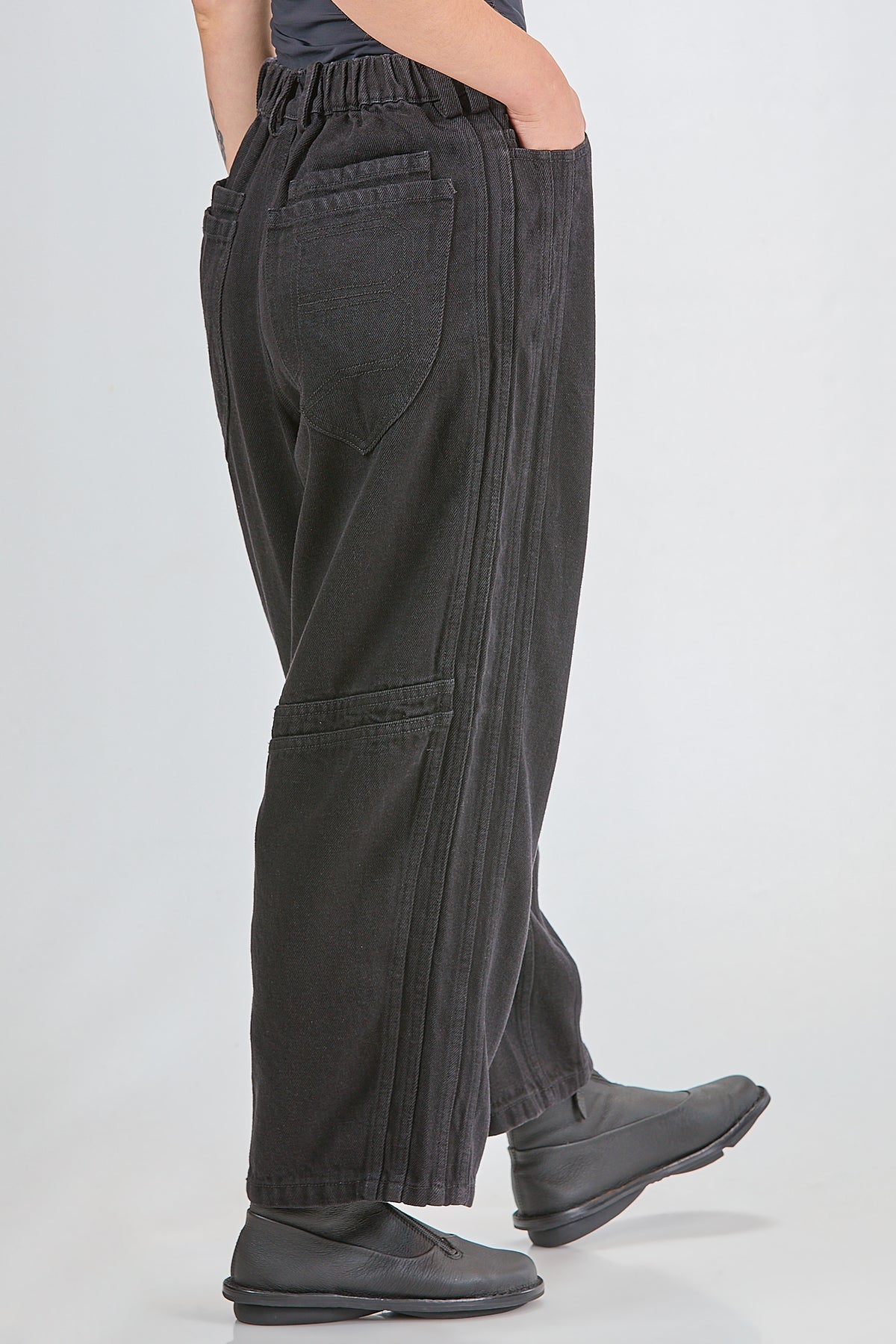 http://localhost:8180/imgBeestore/31764-1 A.jpg
