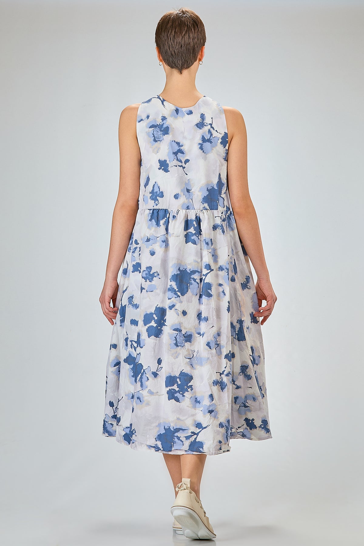 http://localhost:8180/imgBeestore/31634-1 A.jpg