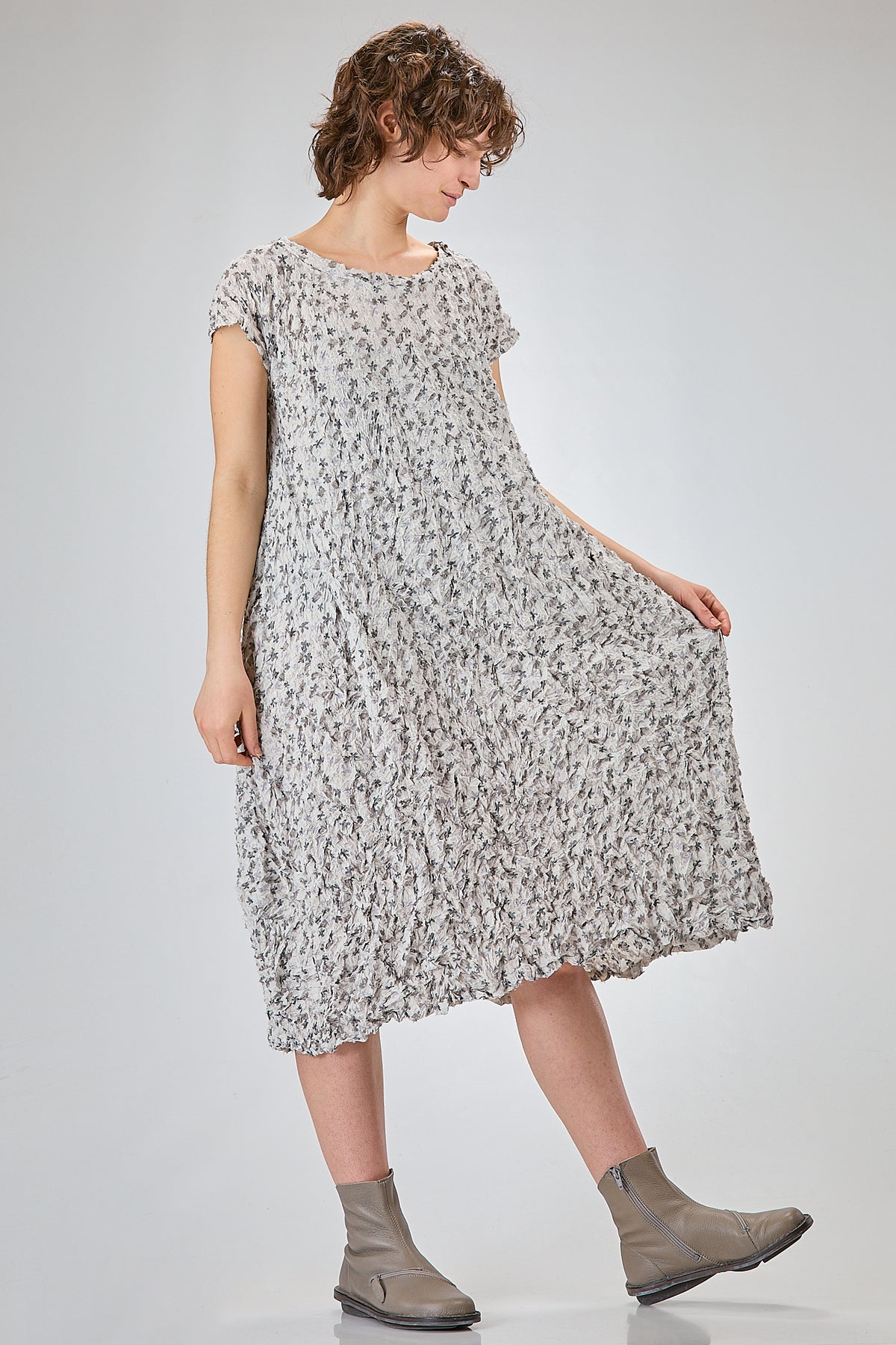 http://localhost:8180/imgBeestore/31822-1 A.jpg