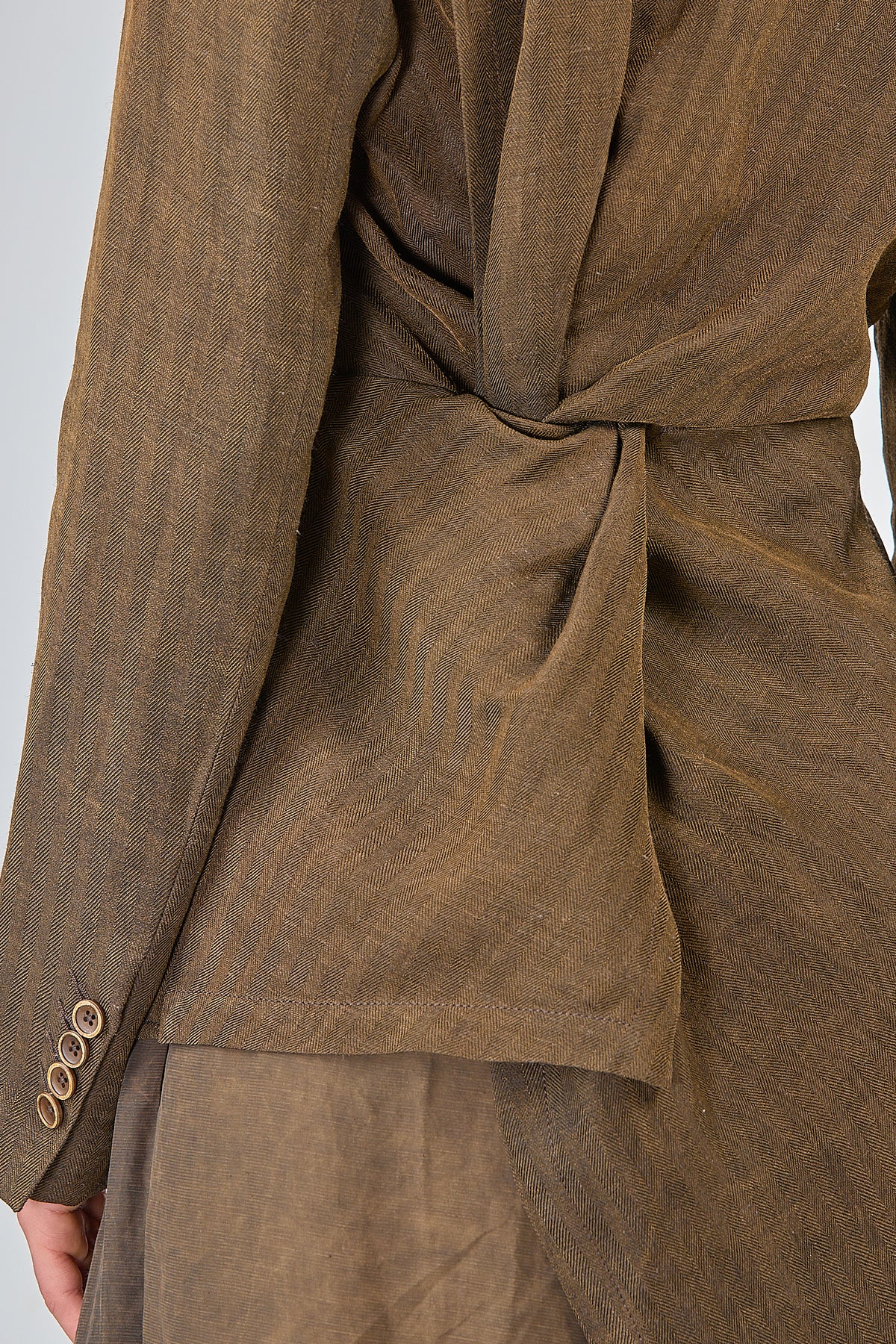 http://localhost:8180/imgBeestore/31843-1 A.jpg