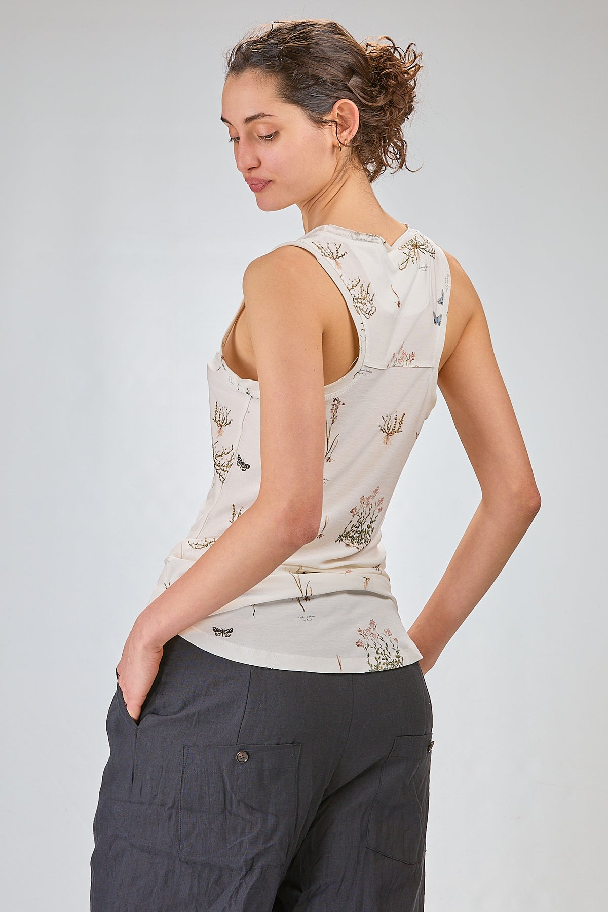 http://localhost:8180/imgBeestore/31618-1 A.jpg