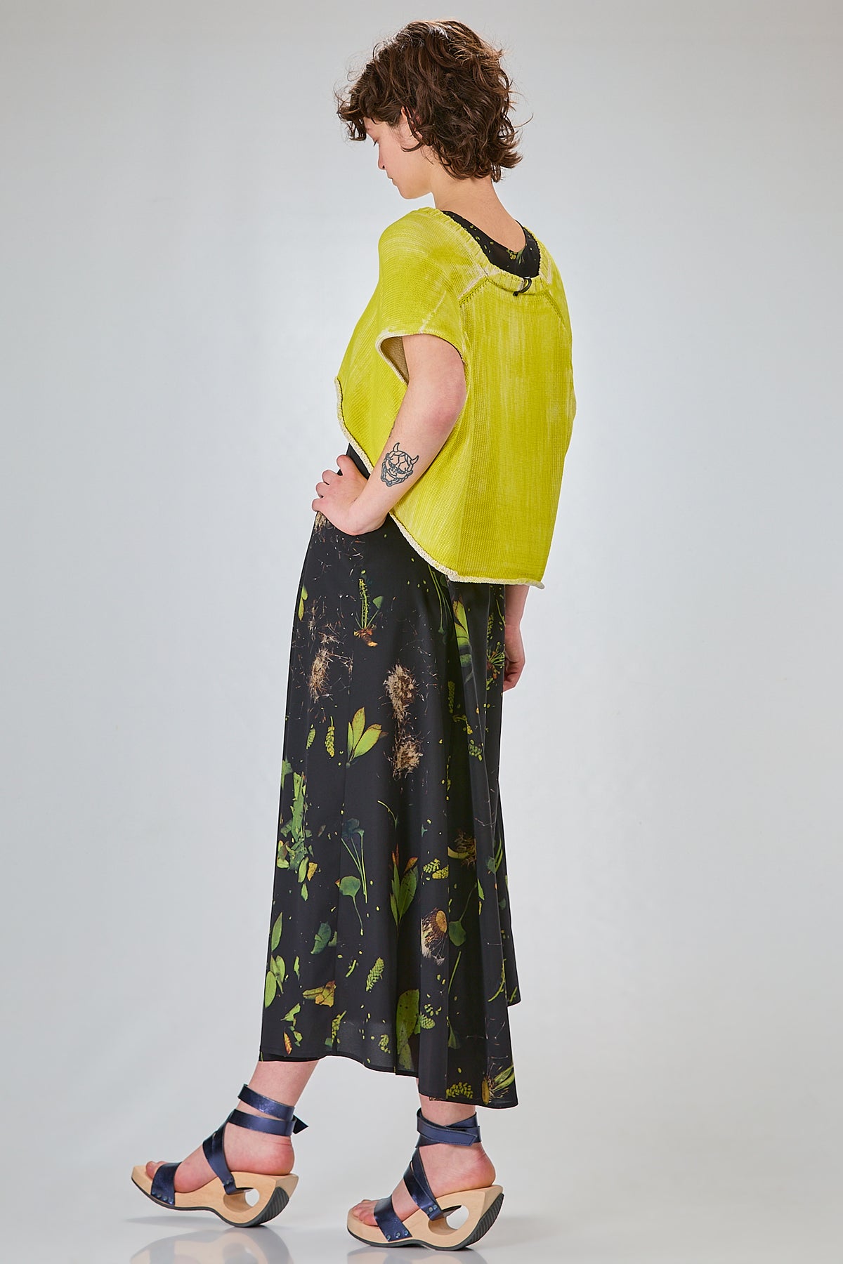 http://localhost:8180/imgBeestore/31816-1 A.jpg