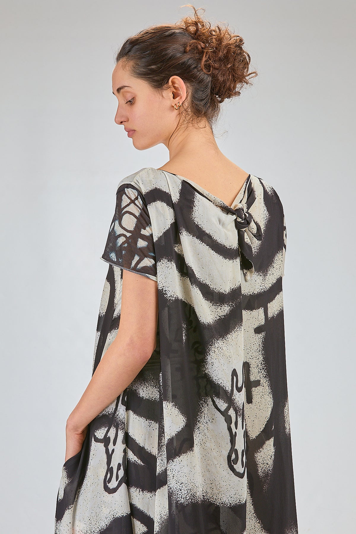 http://localhost:8180/imgBeestore/31794-1 A.jpg