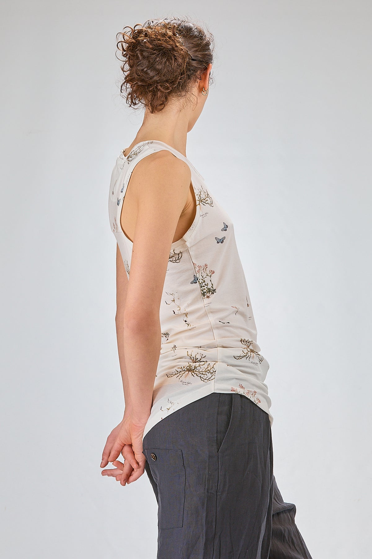 http://localhost:8180/imgBeestore/31618-1 A.jpg