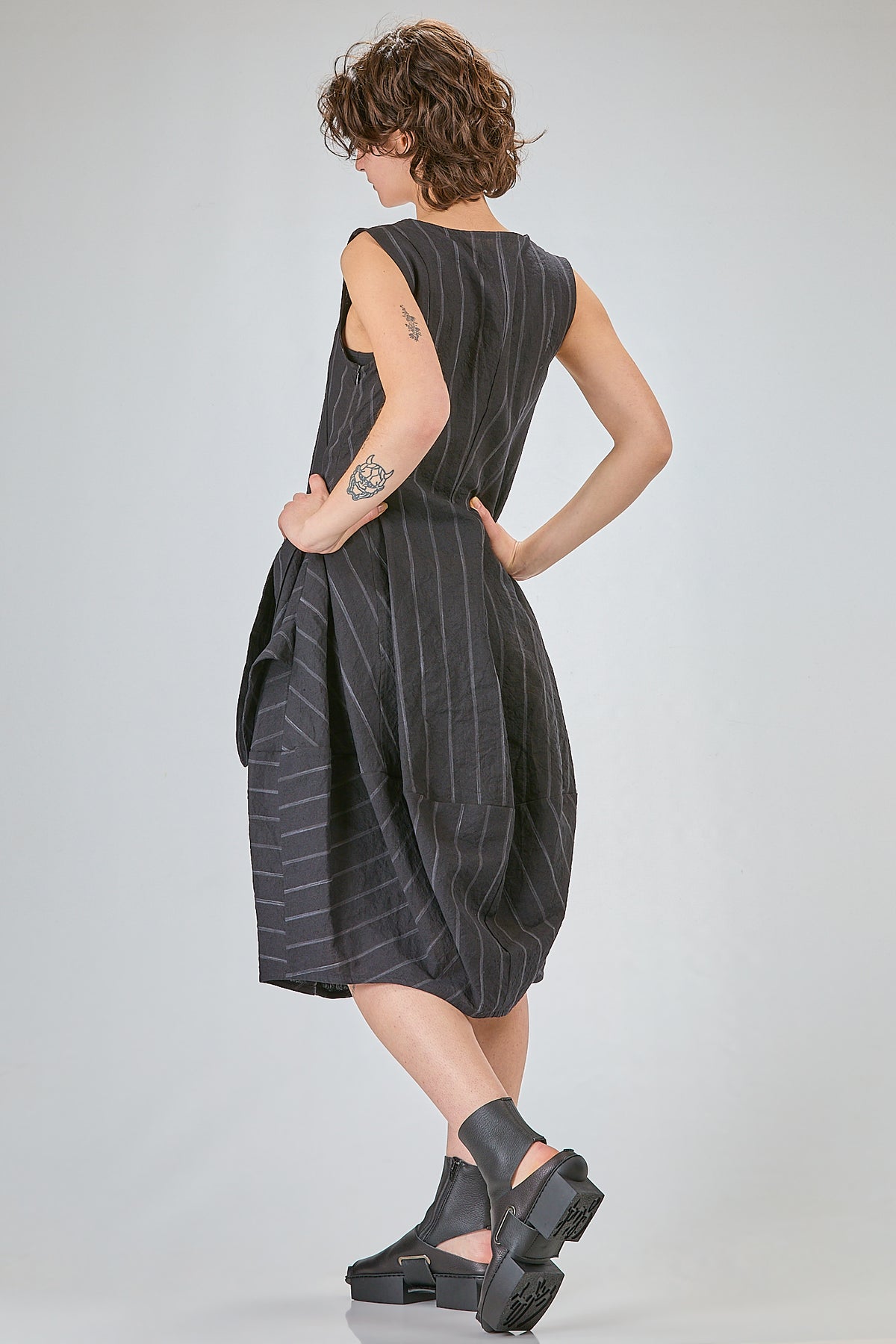 http://localhost:8180/imgBeestore/31783-1 A.jpg