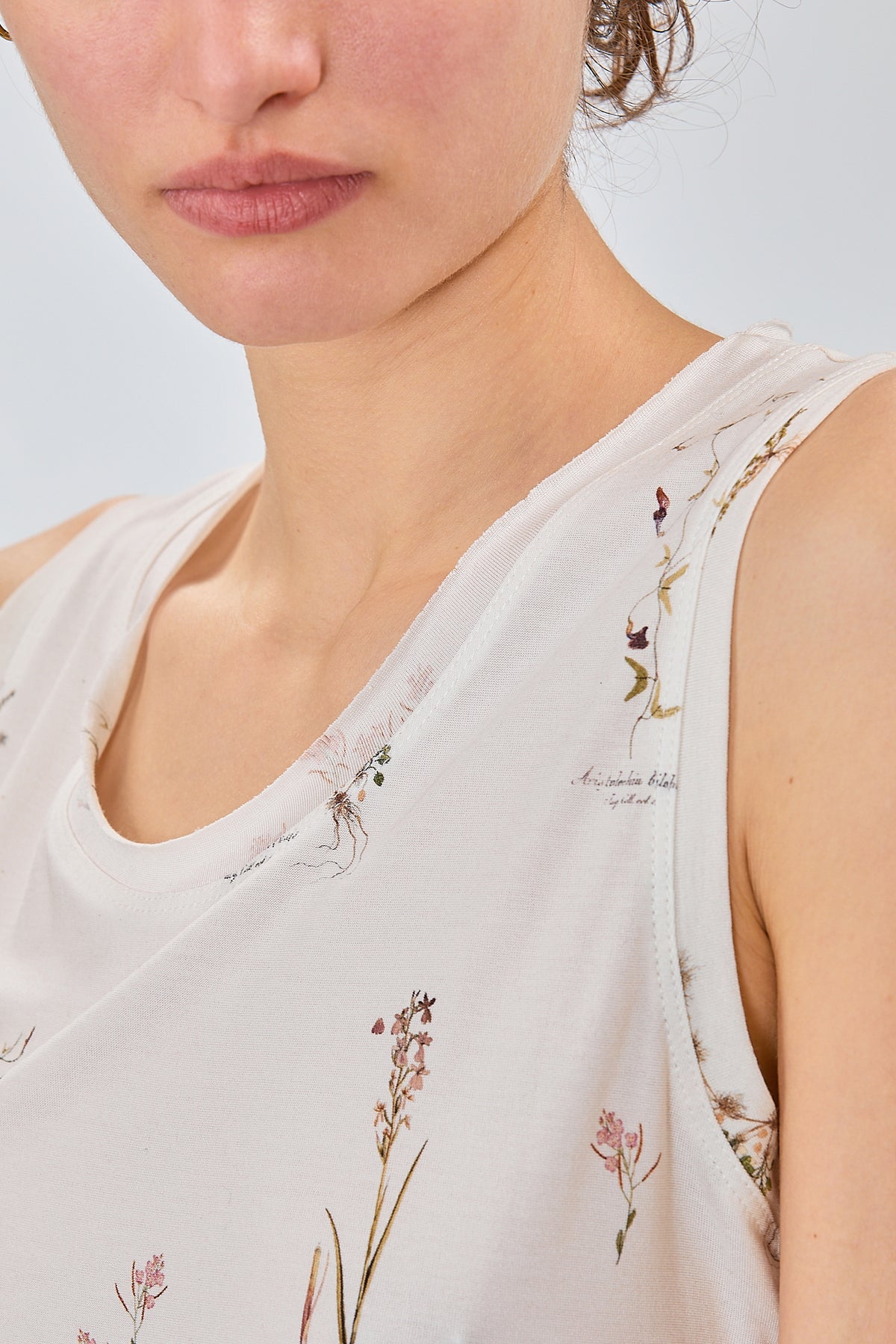 http://localhost:8180/imgBeestore/31618-1 A.jpg