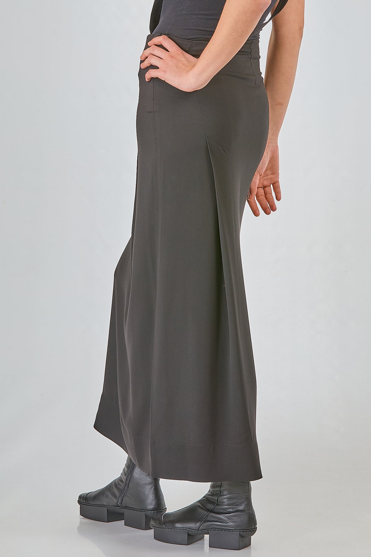 http://localhost:8180/imgBeestore/31587-1 A.jpg
