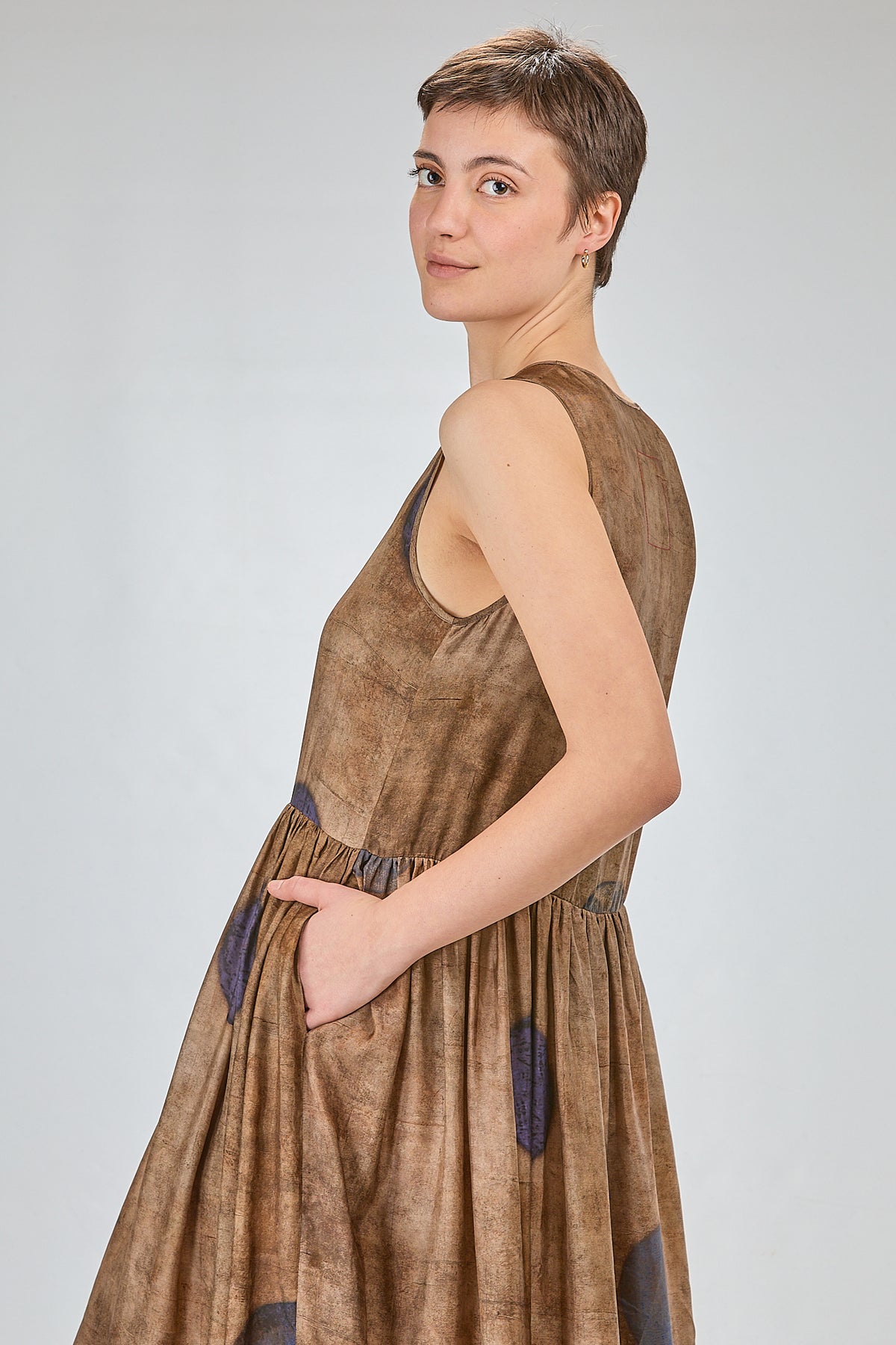 http://localhost:8180/imgBeestore/31838-1 A.jpg