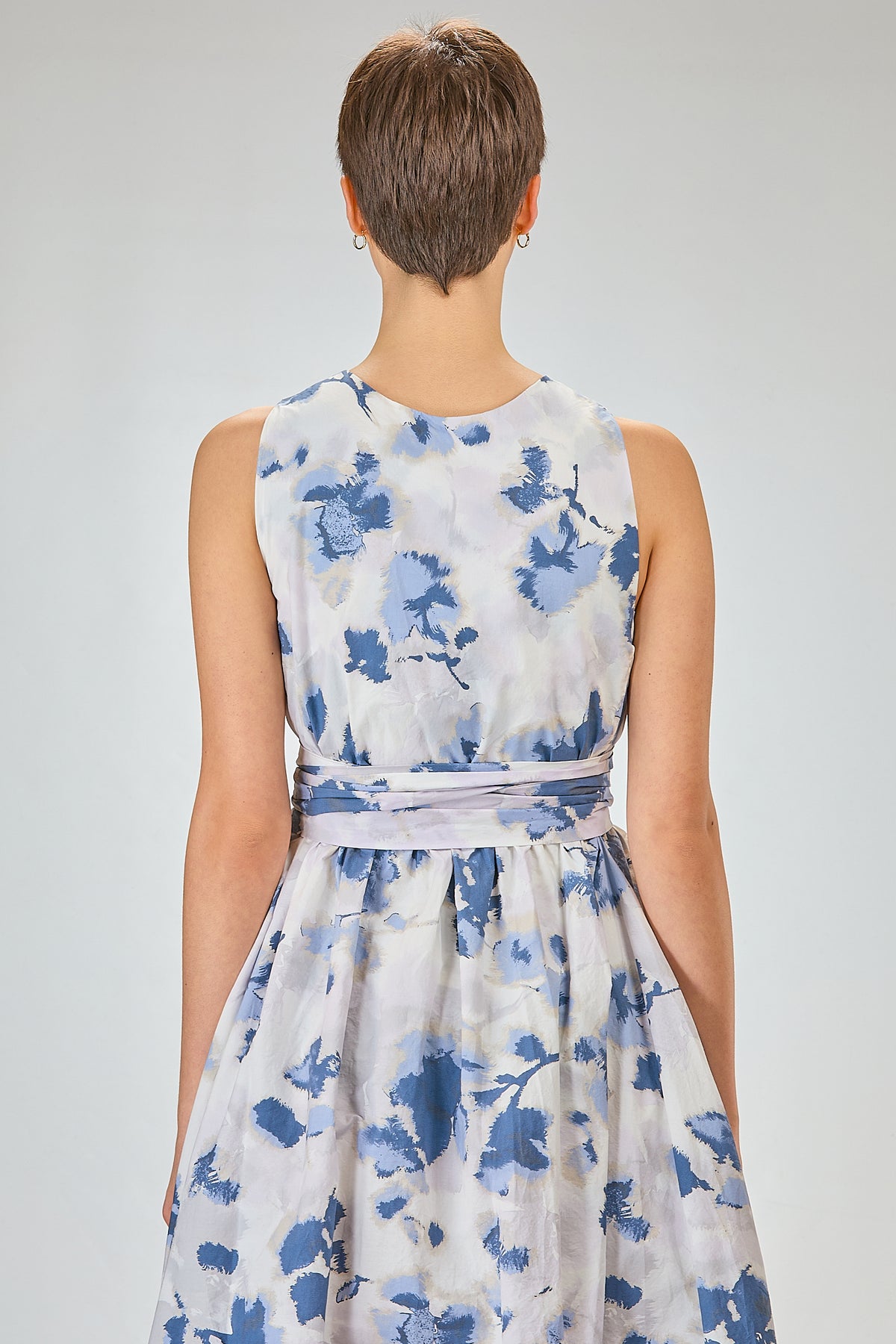 http://localhost:8180/imgBeestore/31634-1 A.jpg
