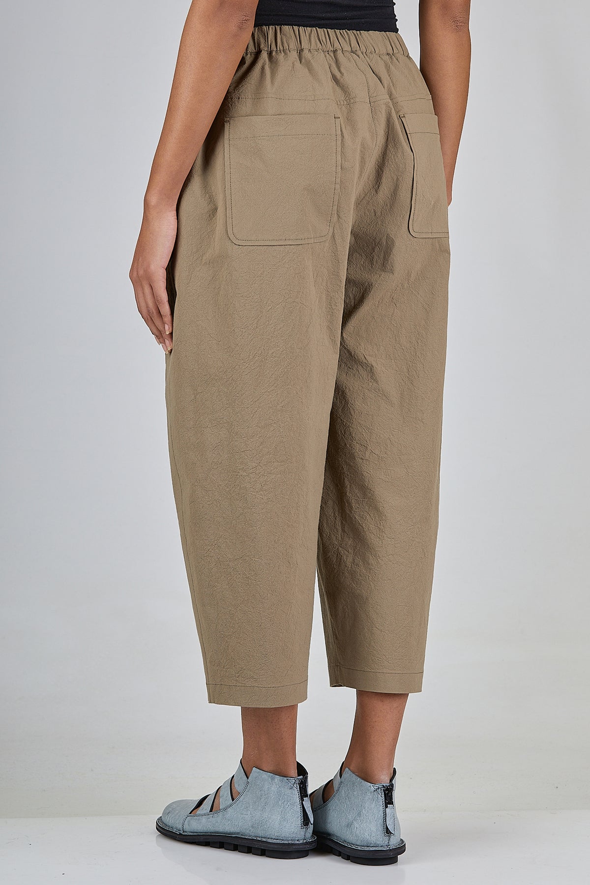 slant pockets and two patch pockets on the back