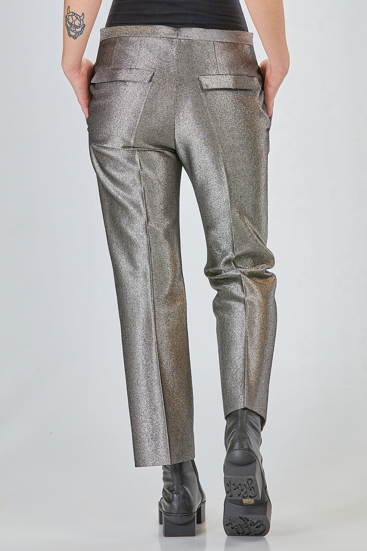 http://localhost:8180/imgBeestore/31714-1.jpg