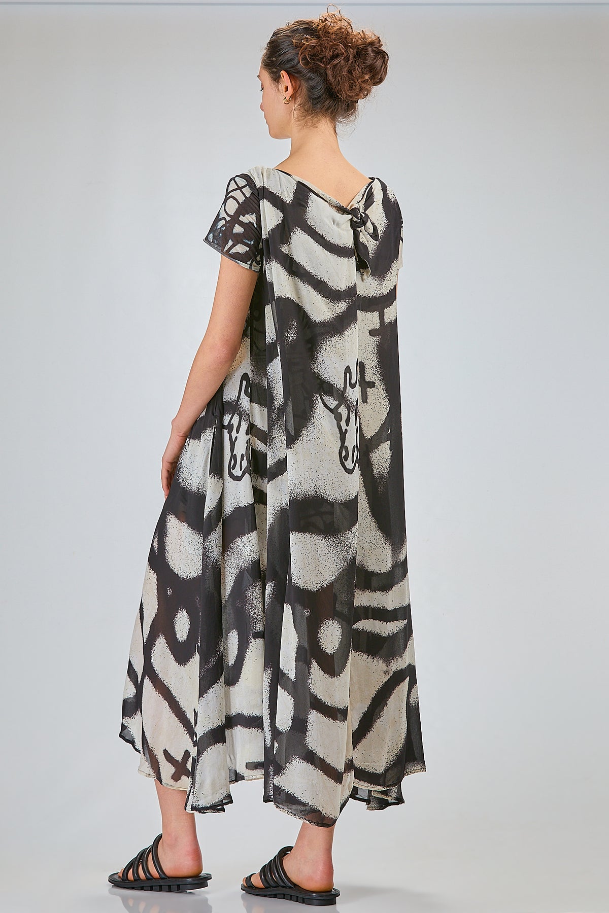 http://localhost:8180/imgBeestore/31794-1 A.jpg