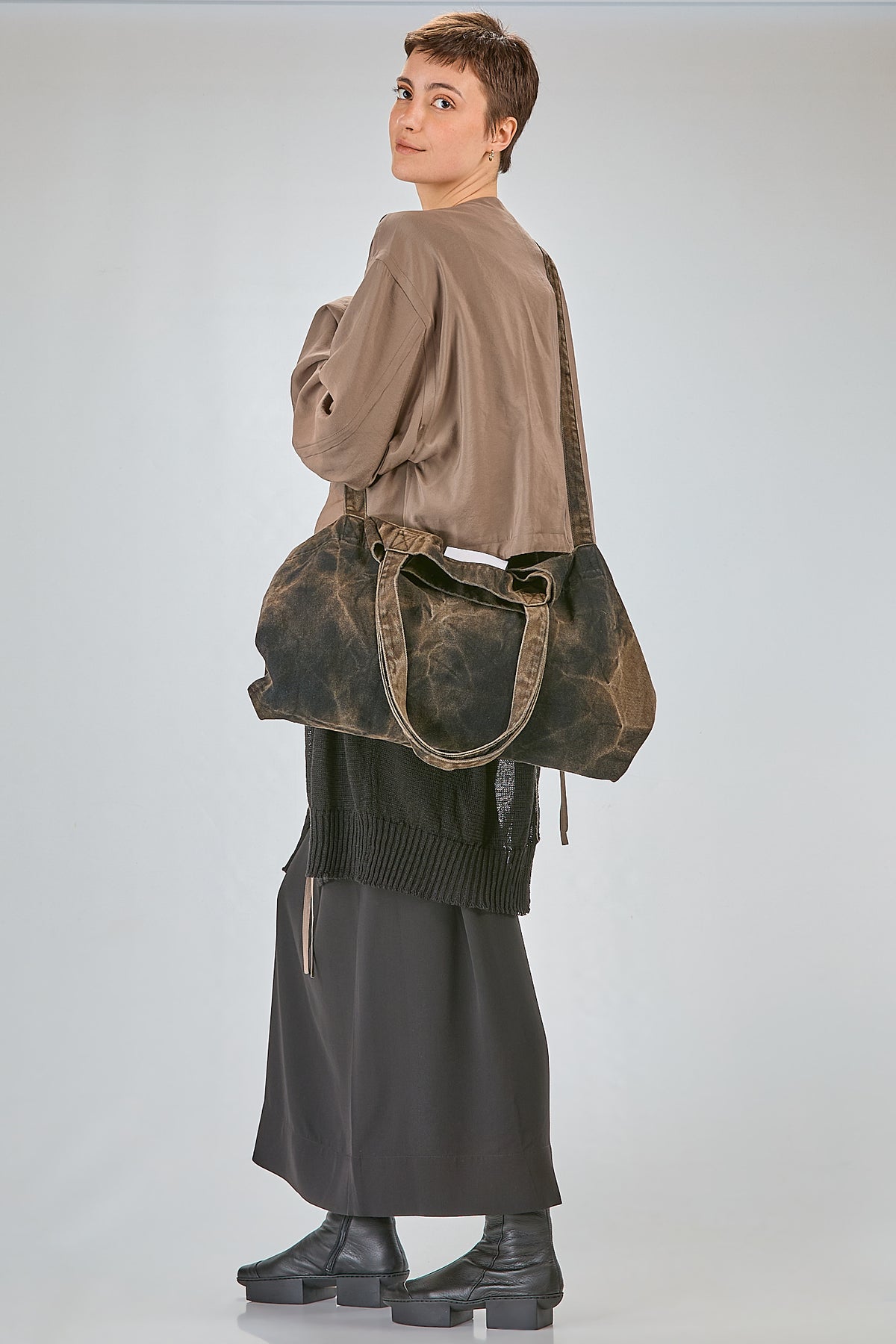 http://localhost:8180/imgBeestore/31585-1 A.jpg
