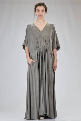 long, wide and asymetric dress in cold tinted stretch silk and elastan twill  - 396