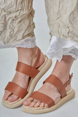 'friar-like' sandal in leather, wood and expanded eva  - 399