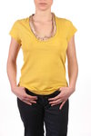 neck trim t-shirt  - 