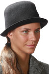 tight-brimmed hat  - 