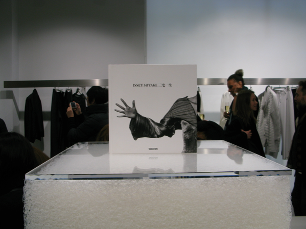 Reportage da Parigi, Issey Miyake