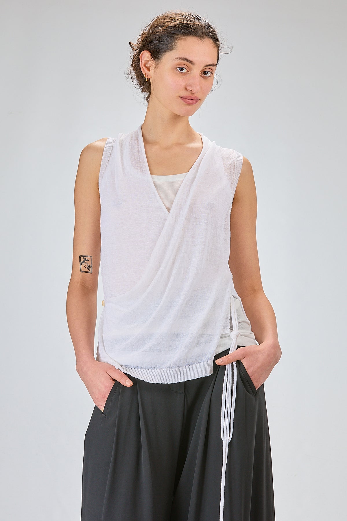 http://localhost:8180/imgBeestore/31579-1 A.jpg