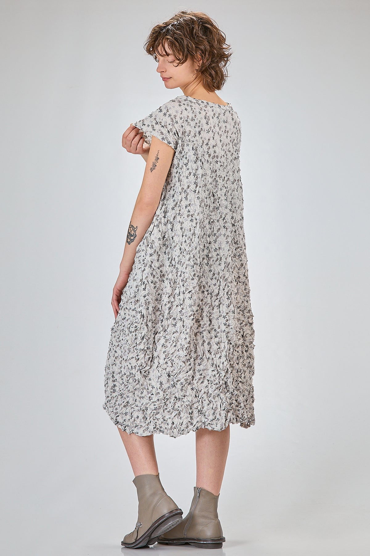 http://localhost:8180/imgBeestore/31822-1 A.jpg