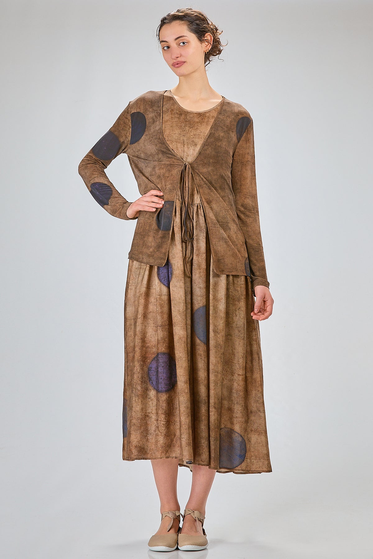 http://localhost:8180/imgBeestore/31839-1 A.jpg