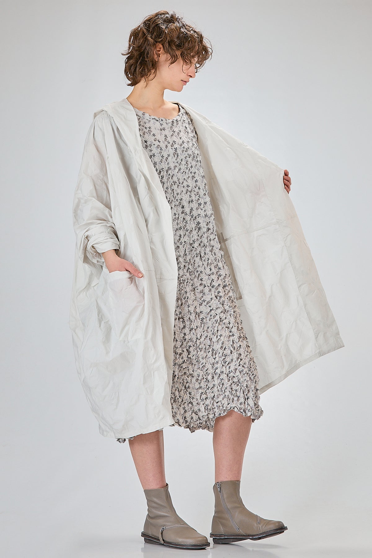 http://localhost:8180/imgBeestore/31834-1 A.jpg