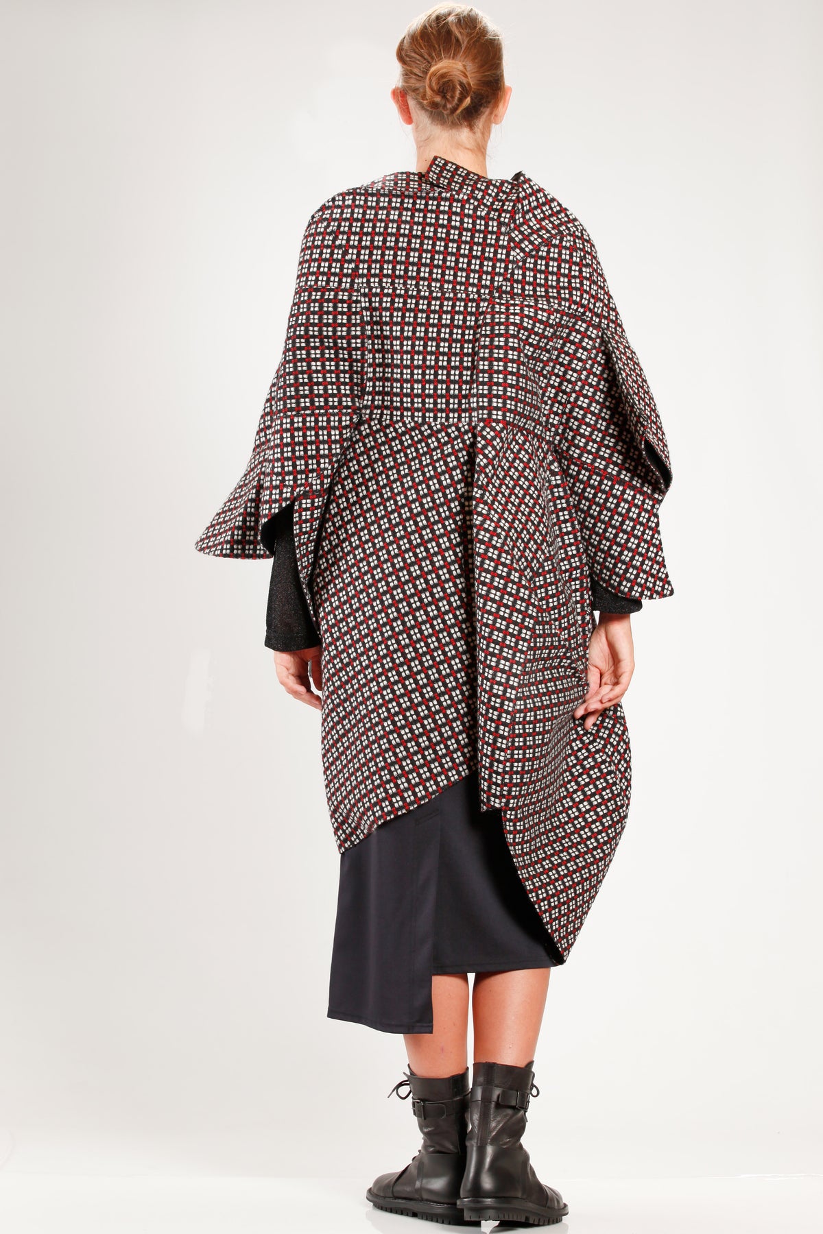 Cappotto a lunga mantella 'sculpture'