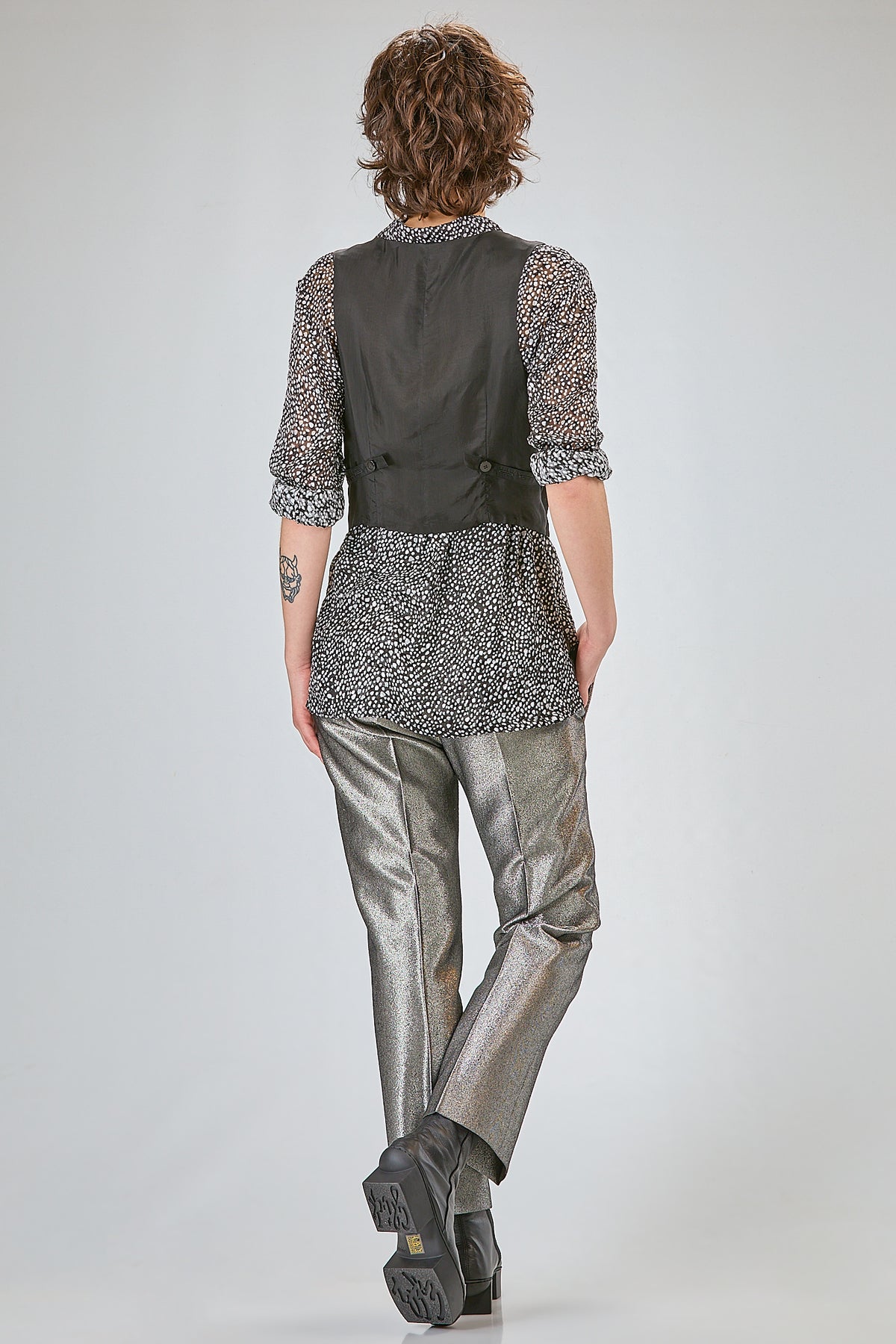 http://localhost:8180/imgBeestore/31715-1 A.jpg