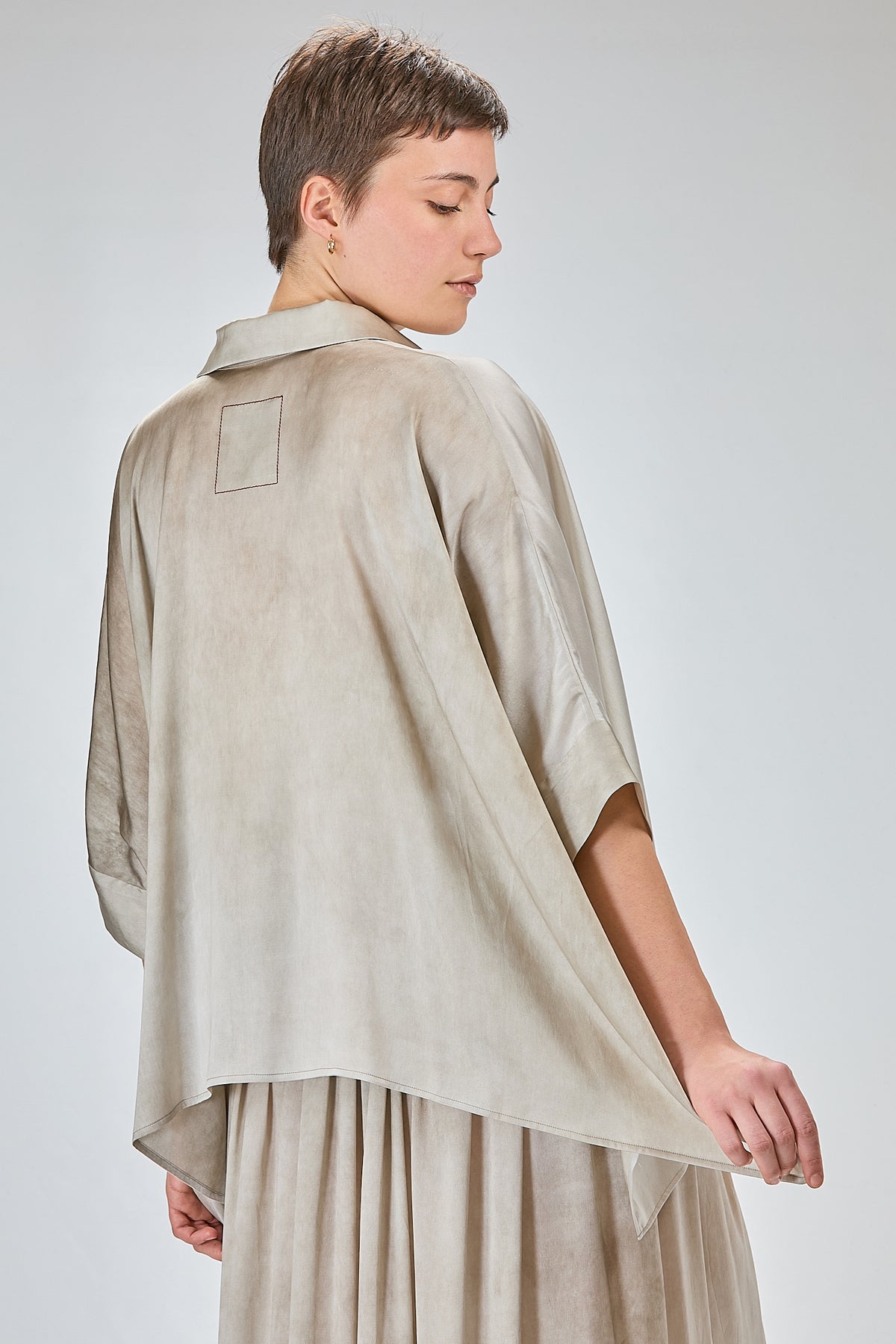 http://localhost:8180/imgBeestore/31841-1 A.jpg