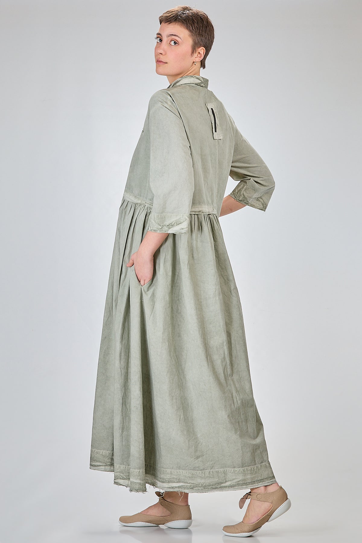 http://localhost:8180/imgBeestore/31817-1 A.jpg