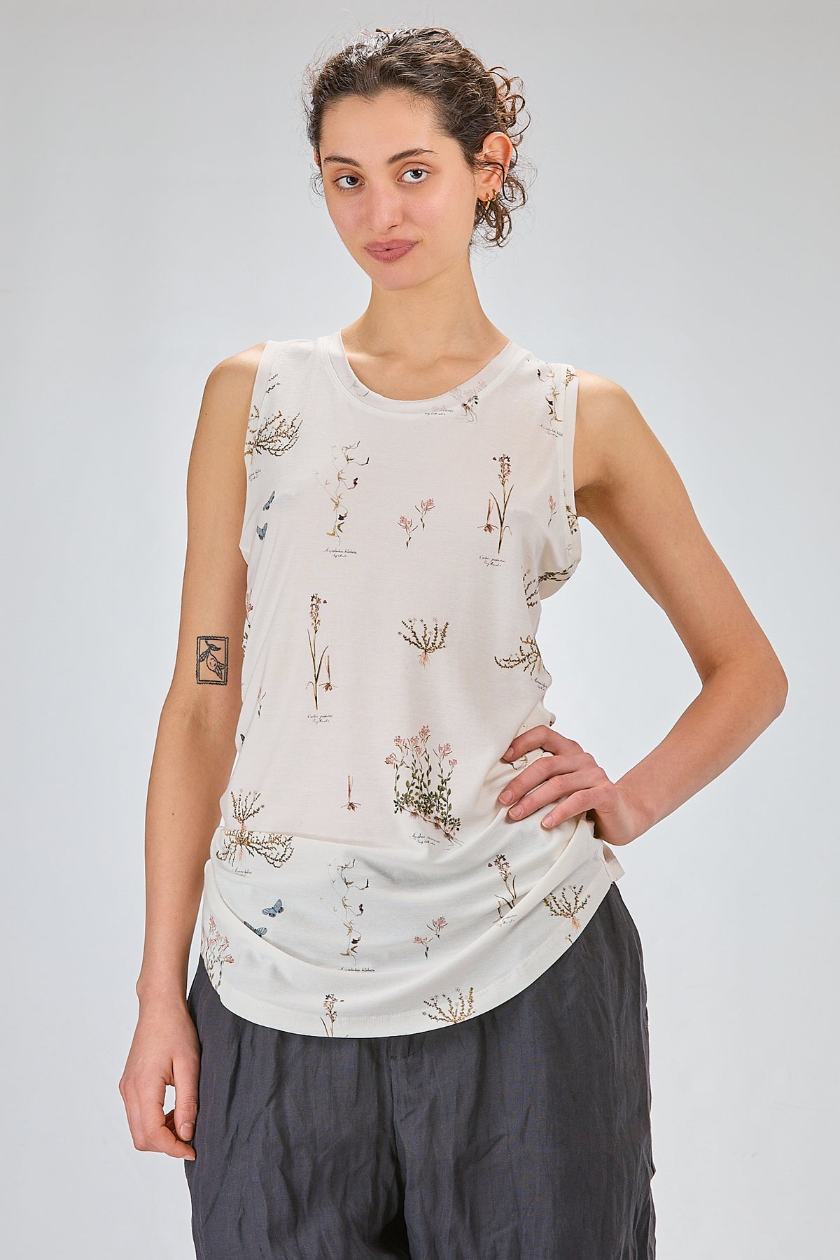 http://localhost:8180/imgBeestore/31618-1 A.jpg
