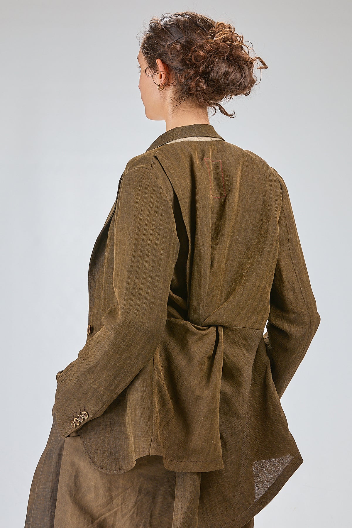 http://localhost:8180/imgBeestore/31843-1 A.jpg