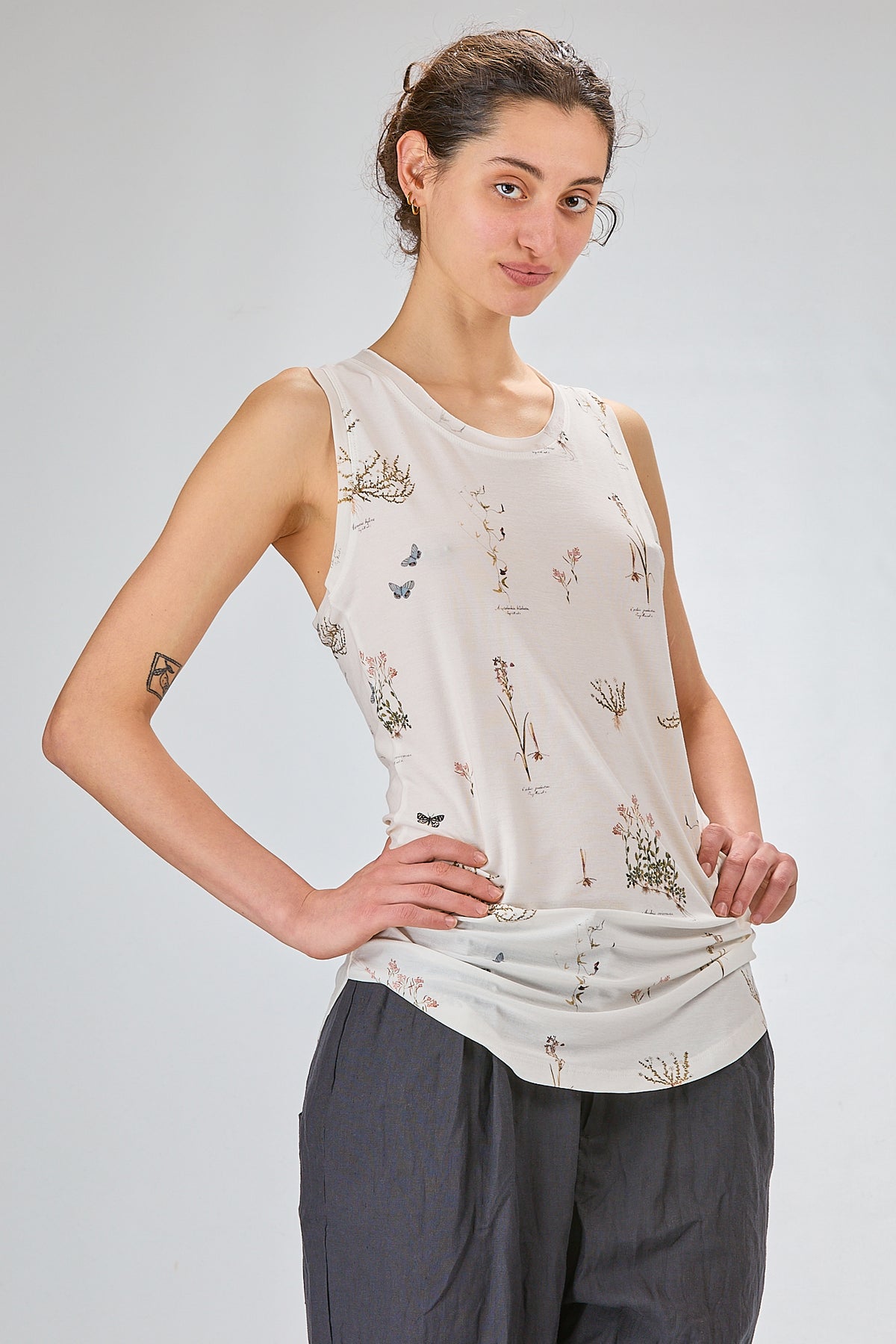 http://localhost:8180/imgBeestore/31618-1 A.jpg