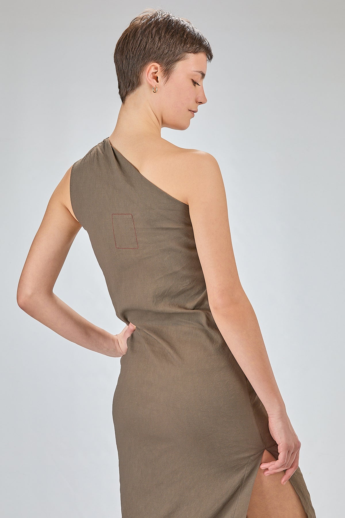 http://localhost:8180/imgBeestore/31844-1 A.jpg