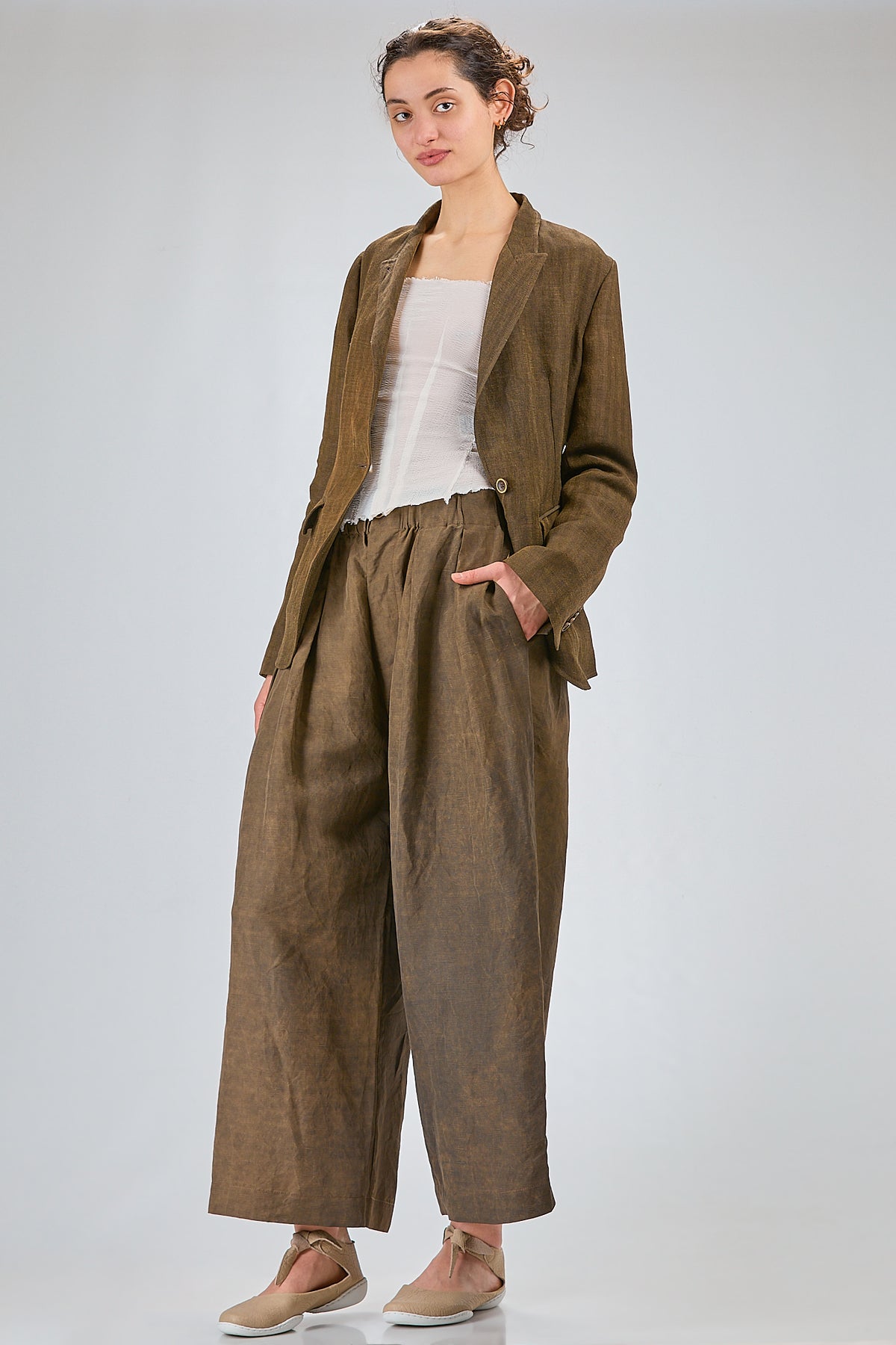 http://localhost:8180/imgBeestore/31843-1 A.jpg