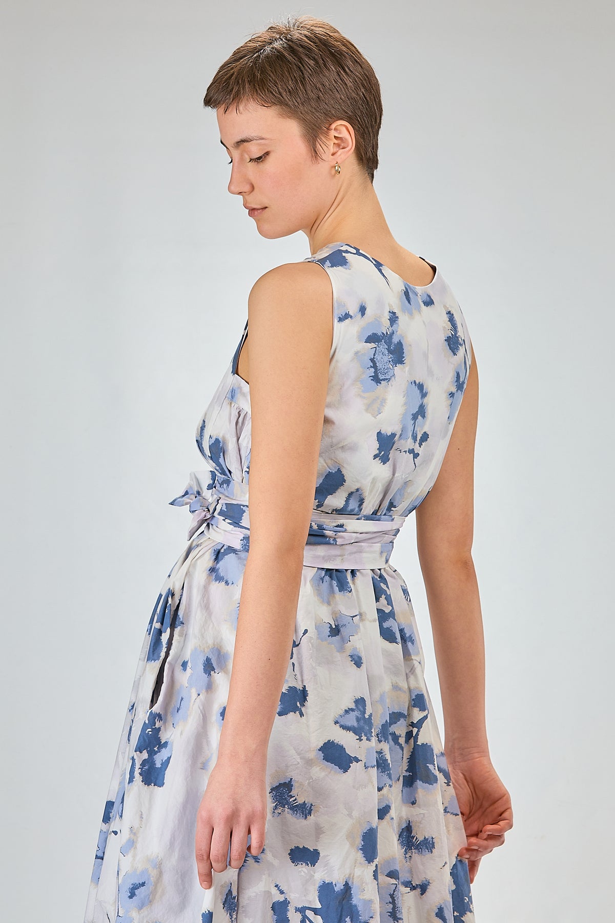 http://localhost:8180/imgBeestore/31634-1 A.jpg