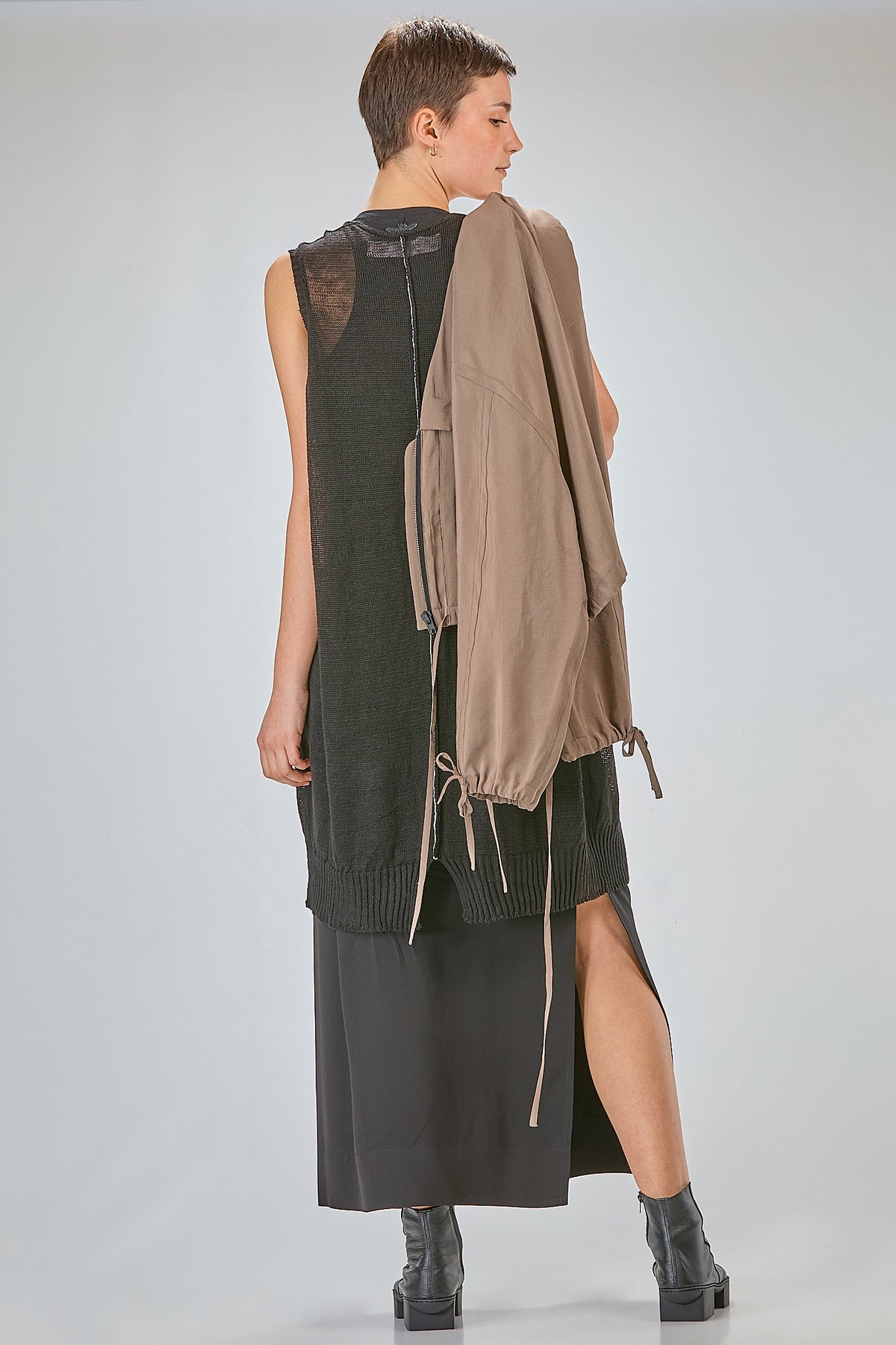 http://localhost:8180/imgBeestore/31586-1 A.jpg