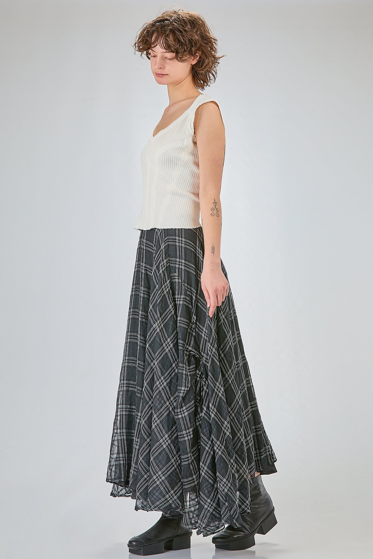 http://localhost:8180/imgBeestore/31757-1 A.jpg