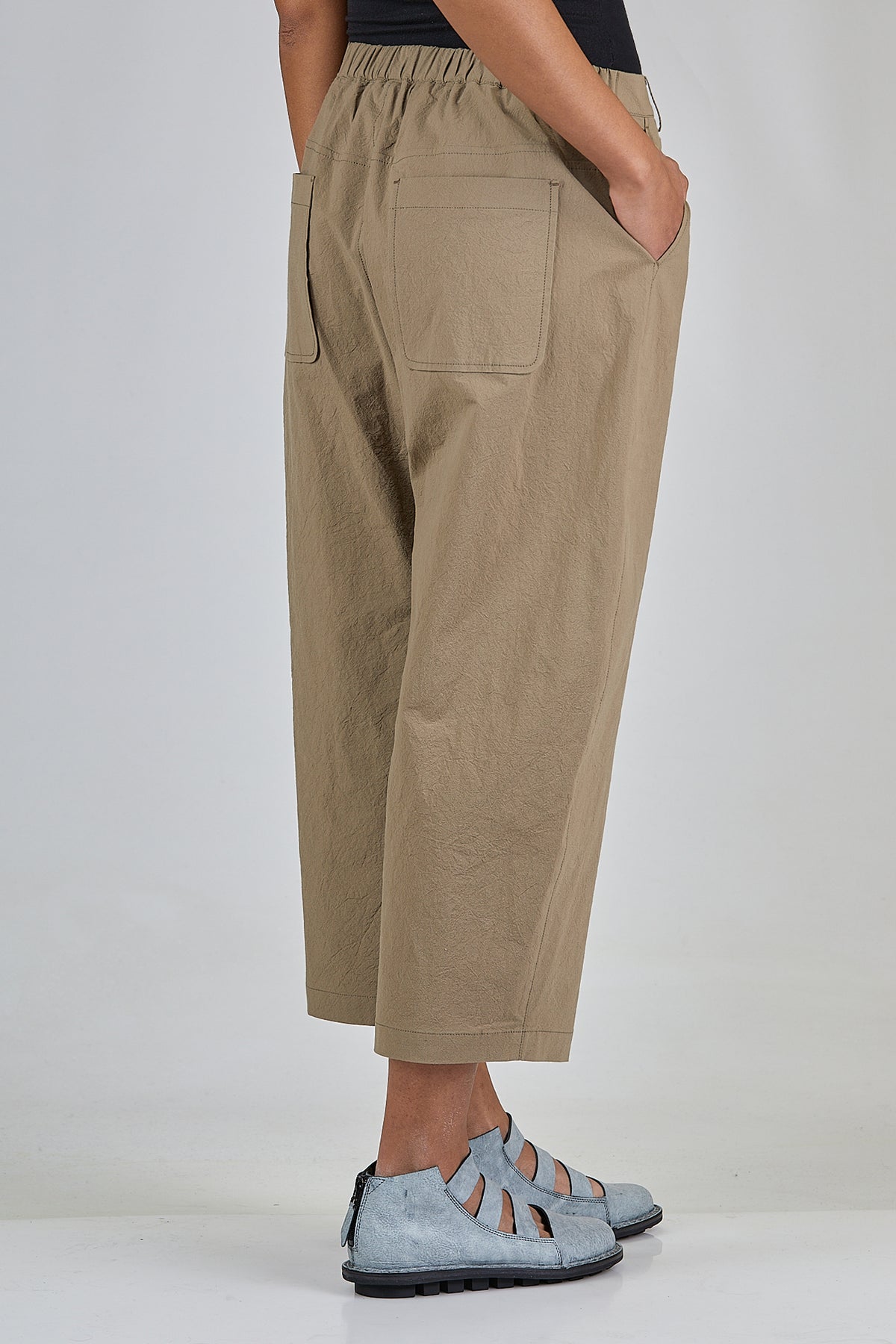 slant pockets and two patch pockets on the back