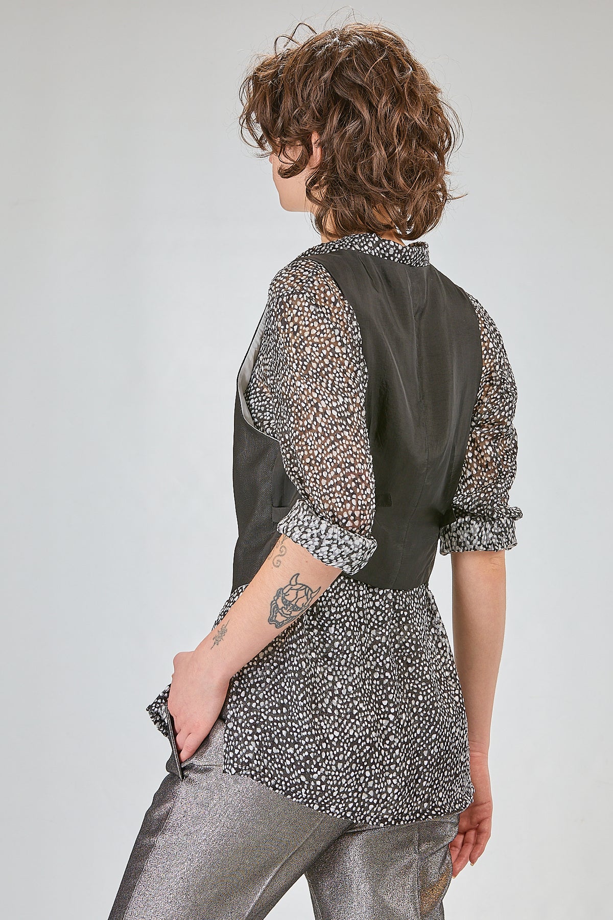 http://localhost:8180/imgBeestore/31715-1 A.jpg