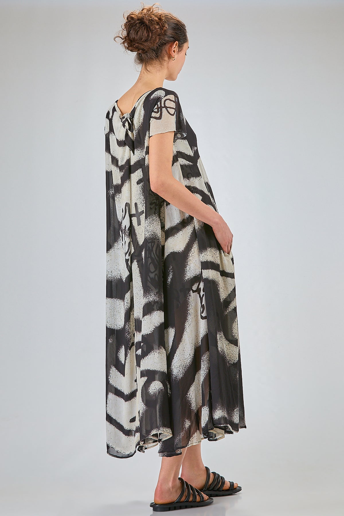 http://localhost:8180/imgBeestore/31794-1 A.jpg