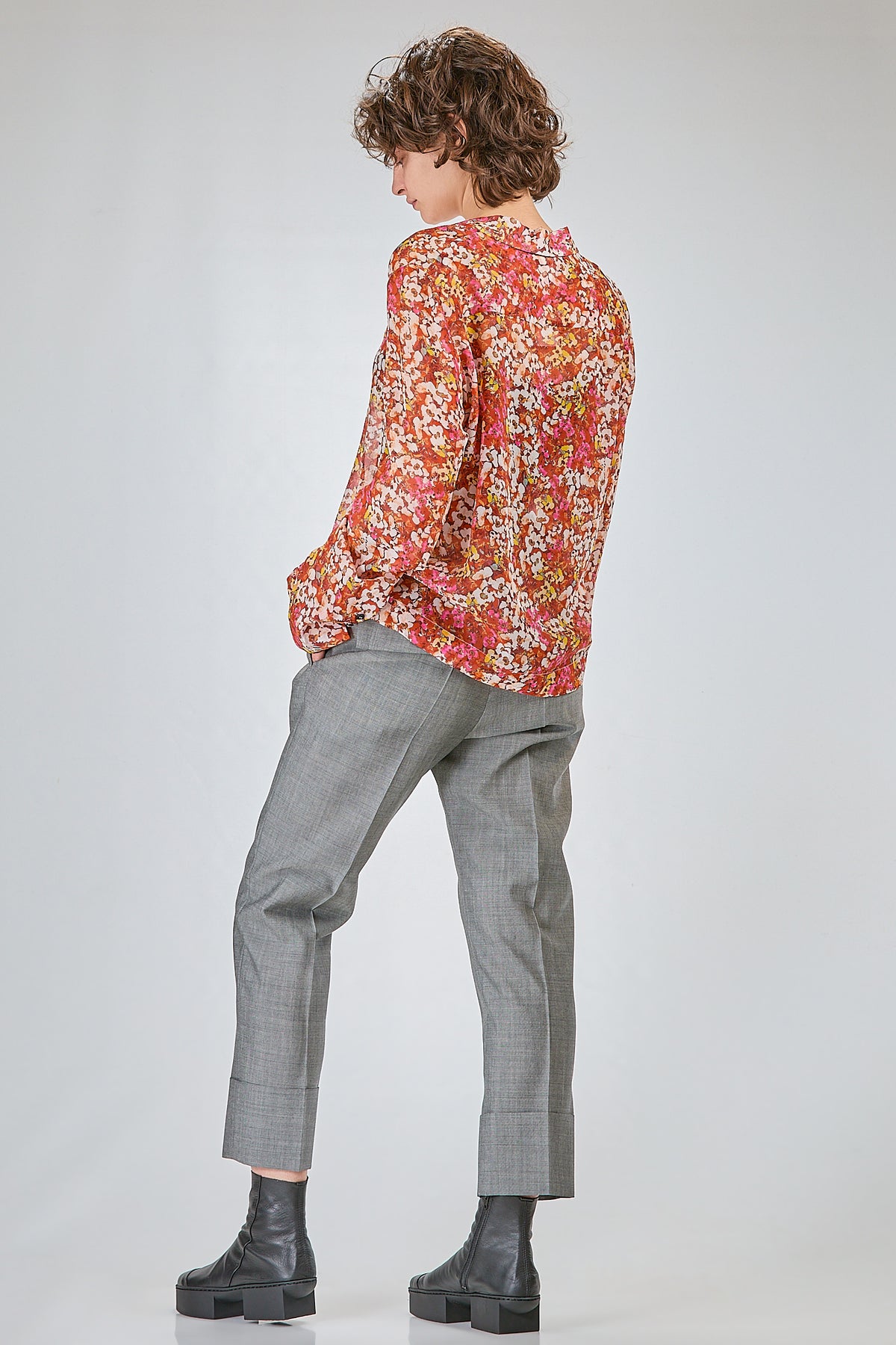 http://localhost:8180/imgBeestore/31718-1 A.jpg