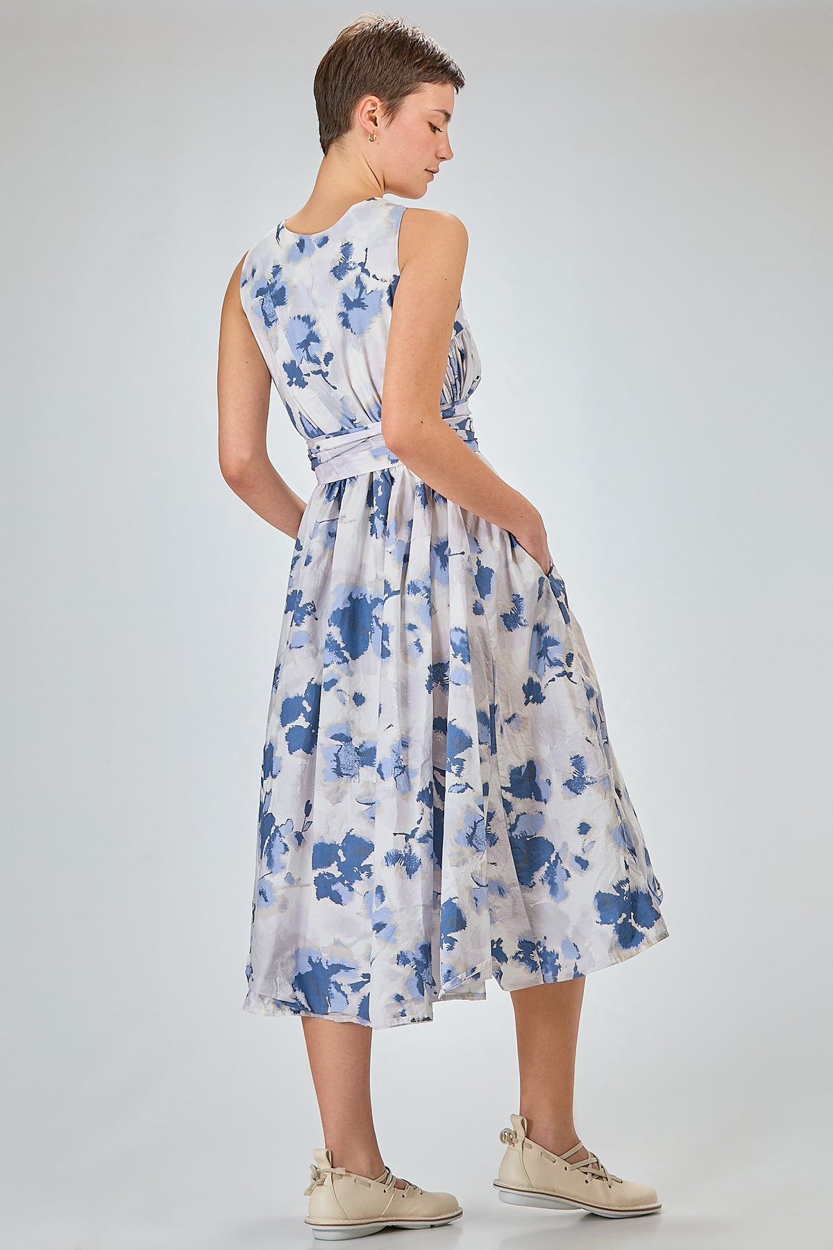 http://localhost:8180/imgBeestore/31634-1 A.jpg